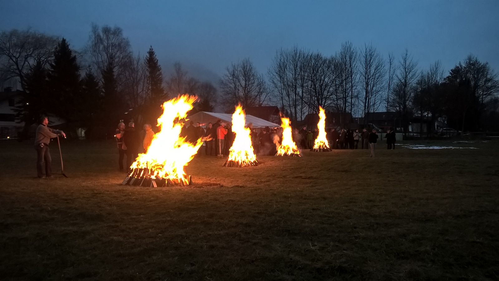 Feuer für Feuerlauf Event mit 150 Teilnehmern